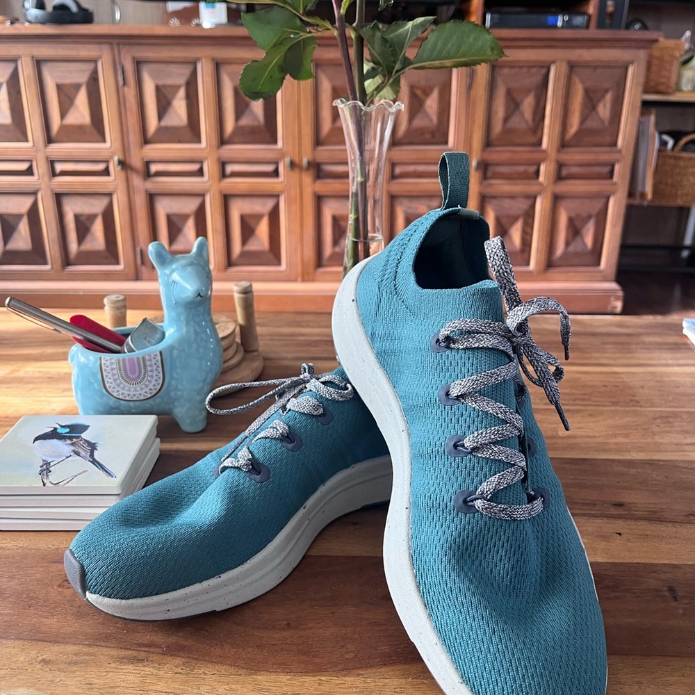 REI SIZE 10Women